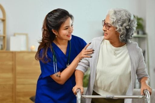 مطلوب مرافق لكبار السن فى المجمعة