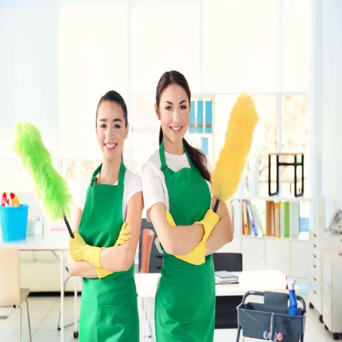 عاملات تنظيف بالساعة بالدمام